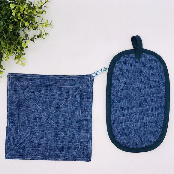 Finger Hotpad and Square Potholder, Blue Daisy Print, 2 Piece Baking Set - Picture 2 of 5